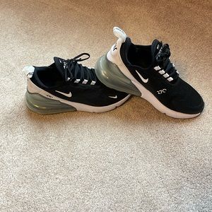 Nike AirMax 27C - Size 5. Black and white - like new